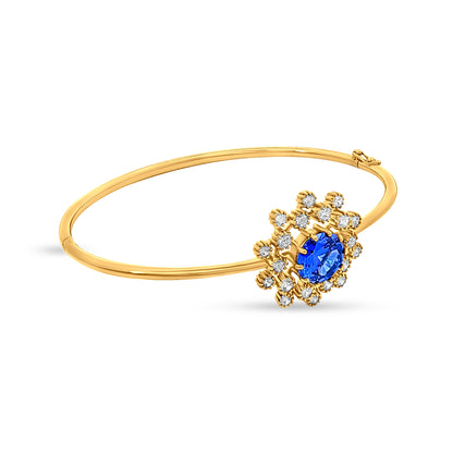 18K Gold Floral Motif Bangle